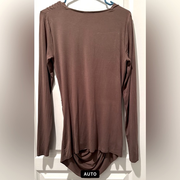 VIVIENNE Vivienne Tan Long Sleeve Draping Pleated Jersey Top - Picture 2 of 5